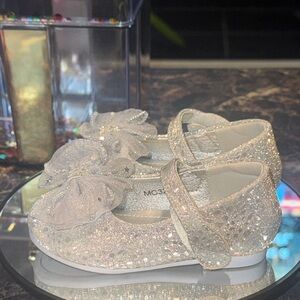 Apawwa Silver Sparkle Bow Mary Jane Dress Shoes - Toddler Size 6